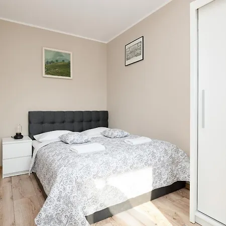 Apartment Nadbrzezna 250 M Do Plazy By Renters Gąski