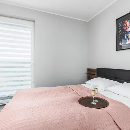Lägenhet Nadbrzezna 250 M Do Plazy By Renters *