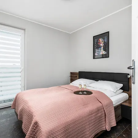 Nadbrzezna 250 M Do Plazy By Renters Apartamento Gąski
