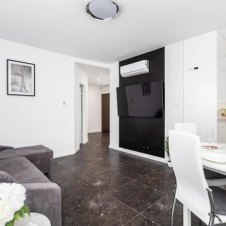 Apartment Nadbrzezna 250 M Do Plazy By Renters Gąski
