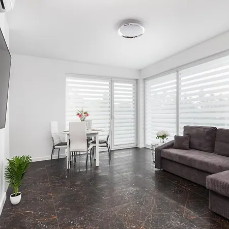 Apartment Nadbrzezna 250 M Do Plazy By Renters *